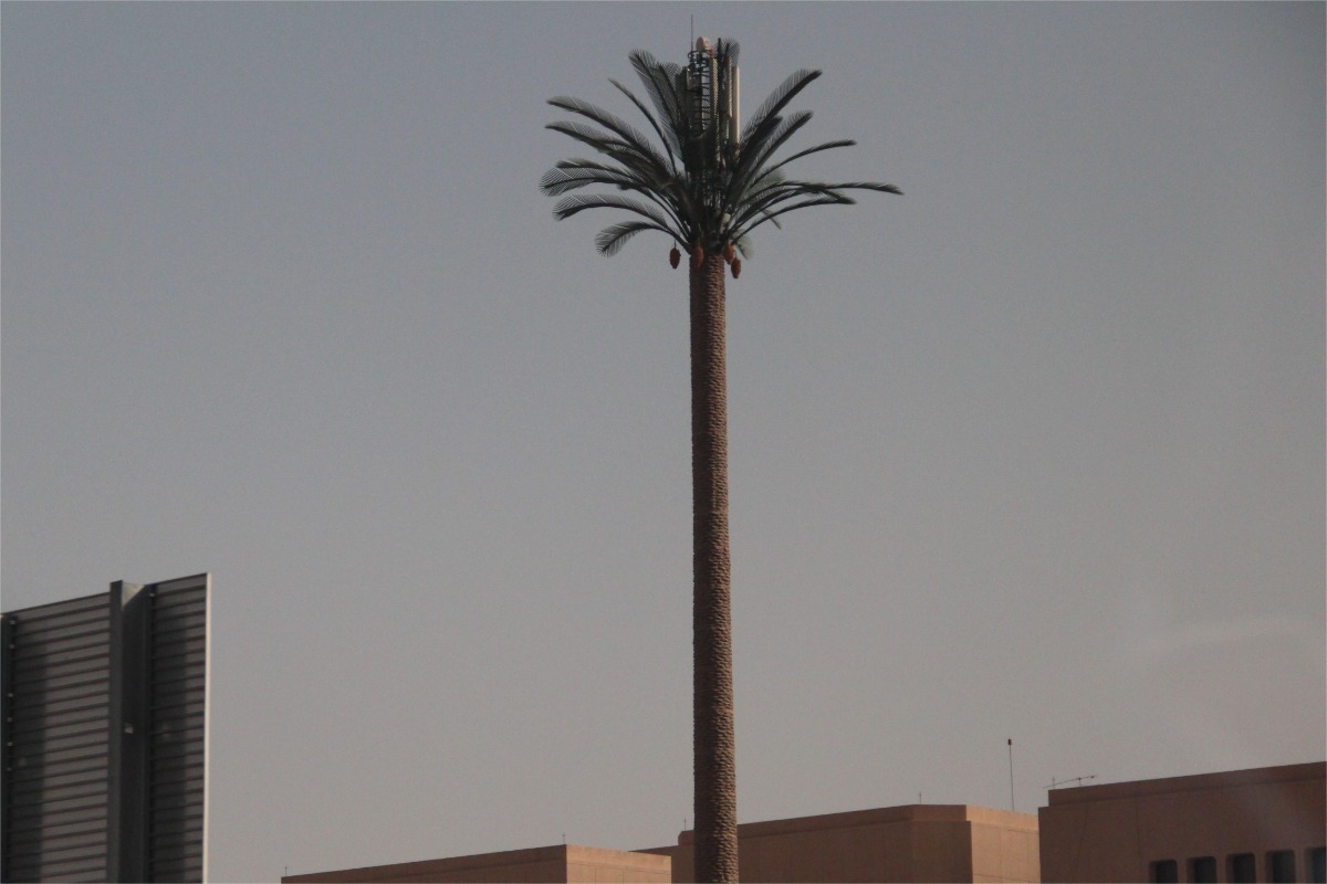 torre biónica para antena y microondas