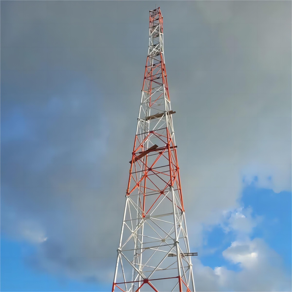 torre tubular de 90m