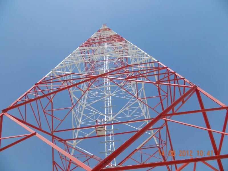 torre de telecomunicaciones angular