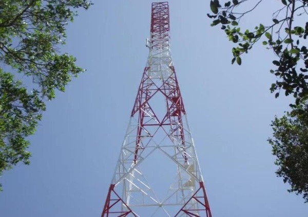 torre de telecomunicaciones