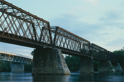 puente de celosía de acero