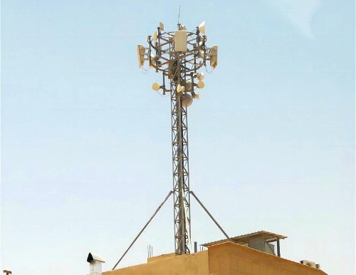 torre de telecomunicaciones en la azotea