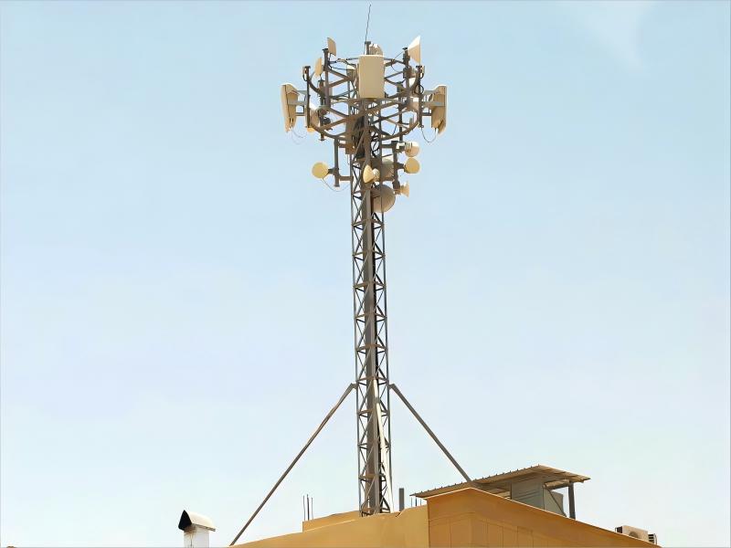 Torre de telecomunicaciones en la azotea de 9 metros en Arabia Saudita