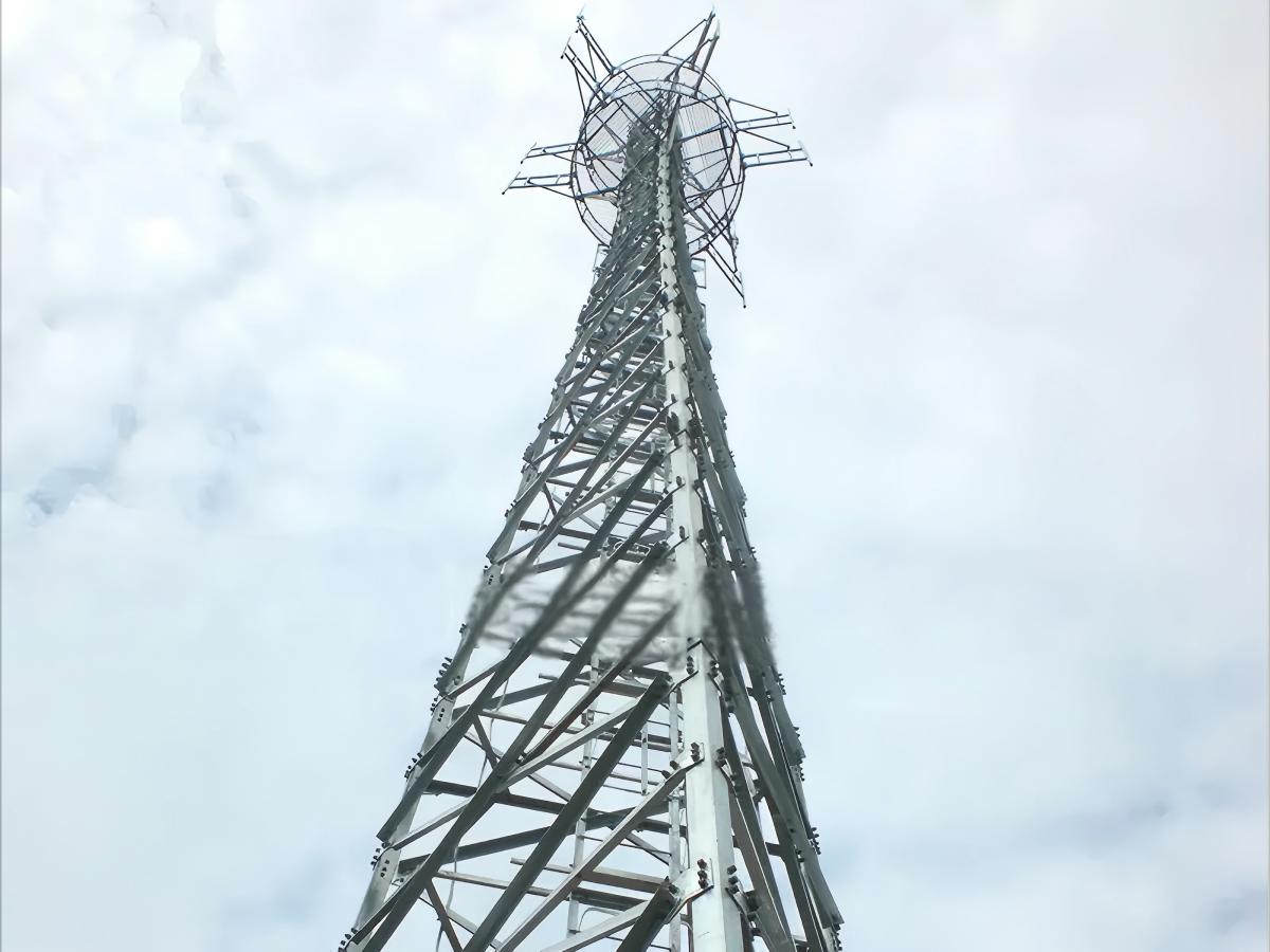 Torre de telecomunicaciones de acero angular de 45 metros y tres patas para Samoa