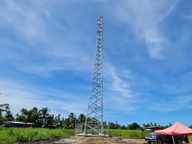 Torre de telecomunicaciones de acero angular de 3 patas y 30 metros en Fiji