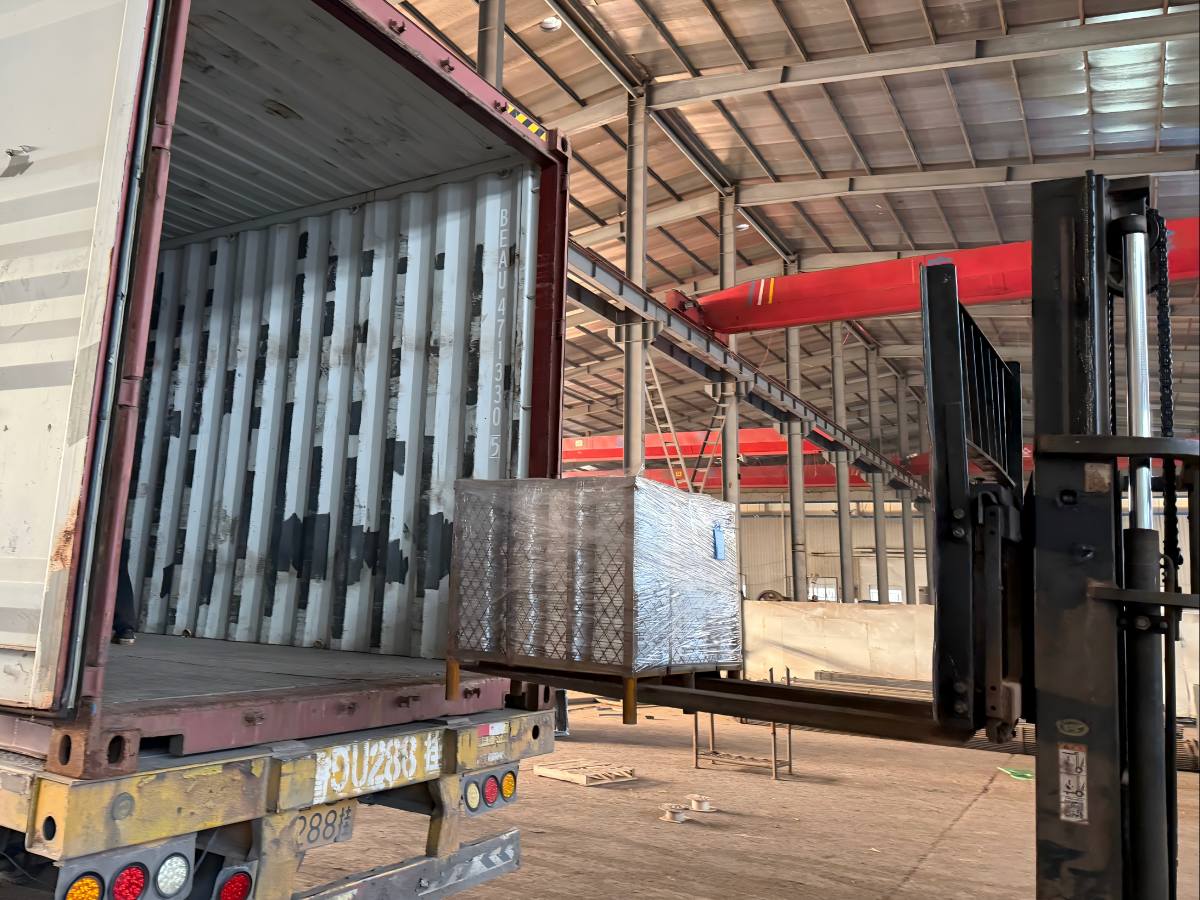 Nuevo lote de componentes para torres de telecomunicaciones, embalaje y envío a EE. UU.