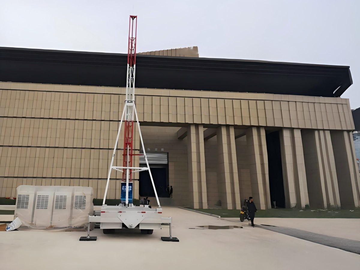 Proyecto nacional: Antena celular móvil de bajo costo de 15 metros (COW) frente al Gran Teatro