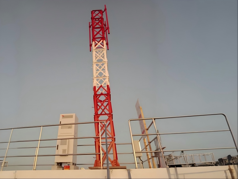 Torre de 6 metros en la azotea de Maldivas