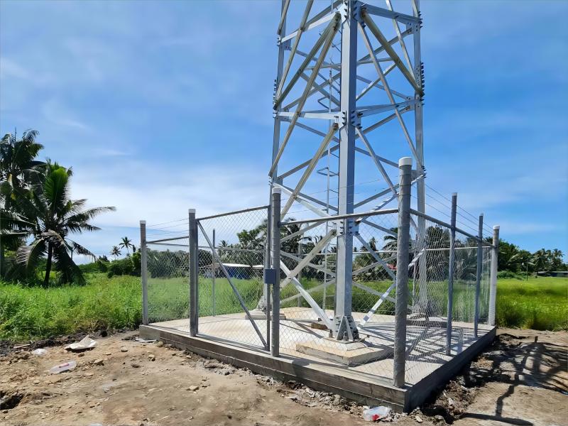 Torre de telecomunicaciones de acero angular de 3 patas y 30 metros en Fiji