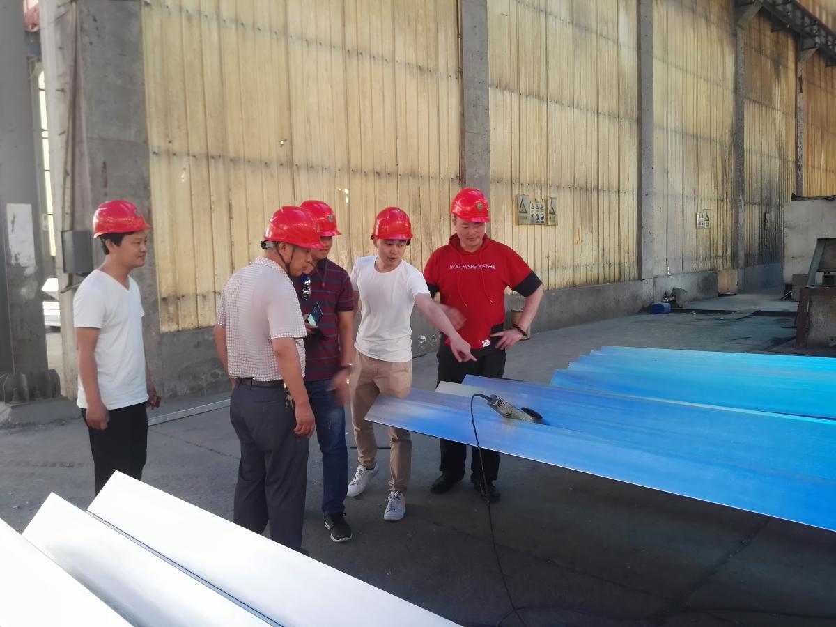 Clientes filipinos visitaron la fábrica y comprobaron el proceso de producción